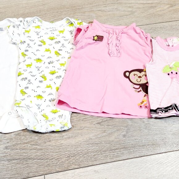 Girls 0-3 Month Short Sleeve Onesie Lot - Picture 1 of 1